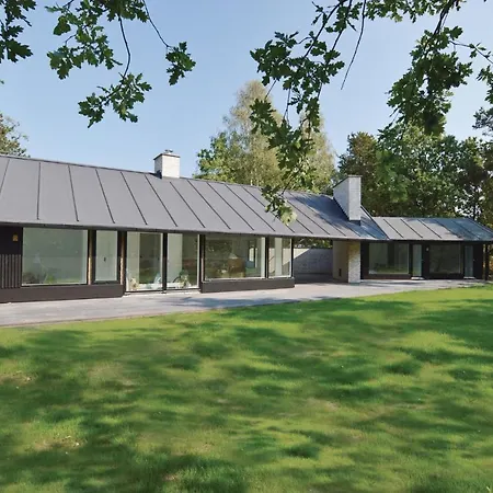Four-bedroom Holiday In Hébergement de vacances Vig