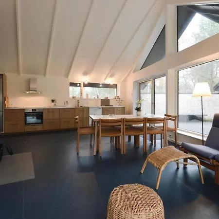 Four-bedroom Holiday In Hébergement de vacances